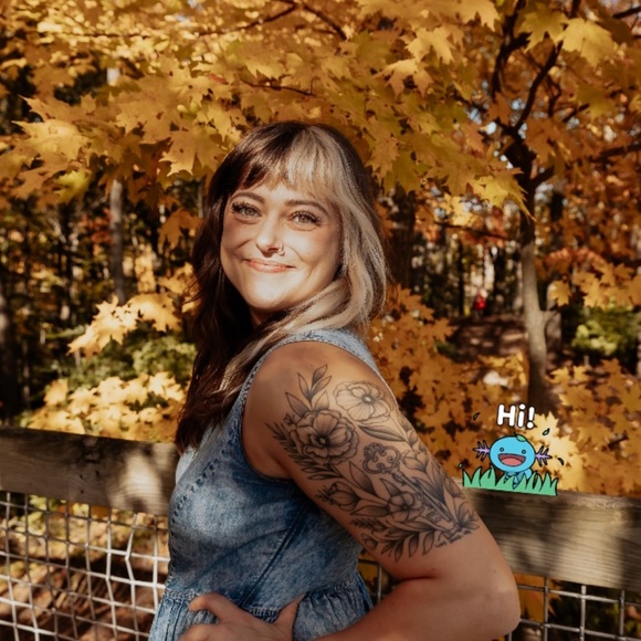 Meet LoMeinLauryn ✨🥰🫶🌱🪩🤠🩵 - Picture 1 of 6